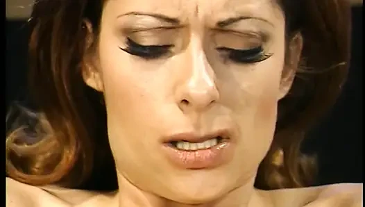 Сногсшибательная рыжеволосая медсестра с большими сиськами Patricia Kennedy соблазняет молодого доктора