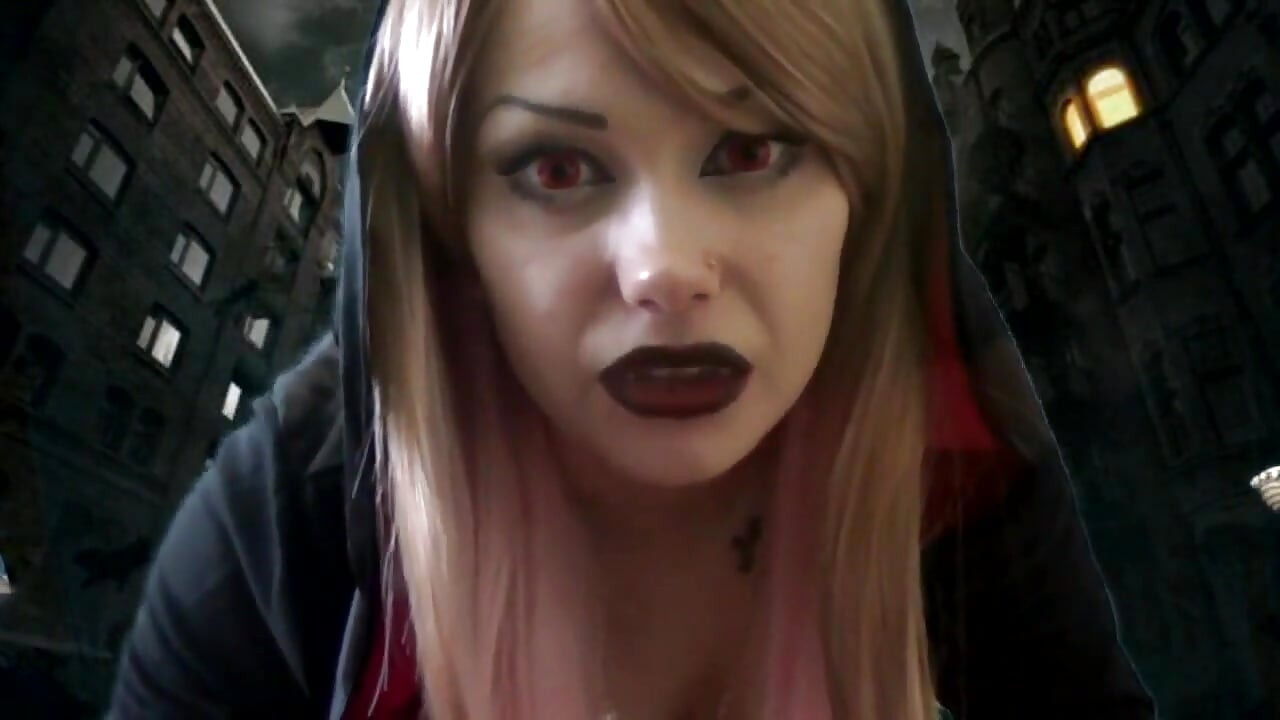 Gigante vampira quer jogar para você ... mas não por muito tempo!