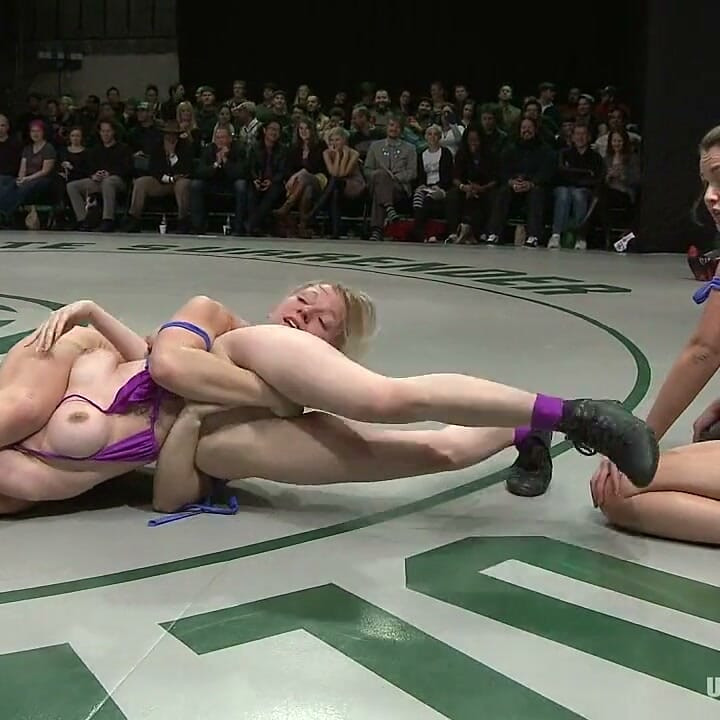 Trận đấu đầu tiên của 2011 Tag Team League!: Nữ thần vs team ice trước khán giả trực tiếp