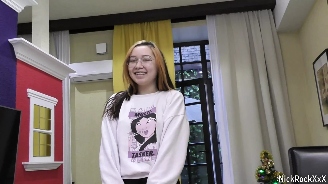 红发淫荡少女书虫勾引邻居粗暴性爱