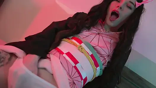 Nezuko bermain dengan lubangnya yang basah. Karneli Bandi