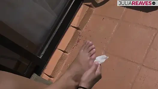 Коричневые ступни, чтобы получить горячее, он забрызгал меня на него