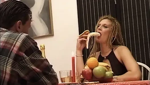 Banan в киске, хуй в заднице
