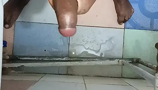 Crimpie'de banyo musterbatio