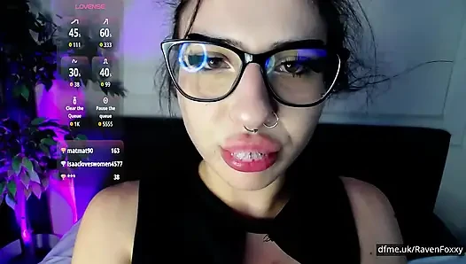 RavenFoxsy с таким сладким лицом, и шаловливые энергетические мужчины жаждут