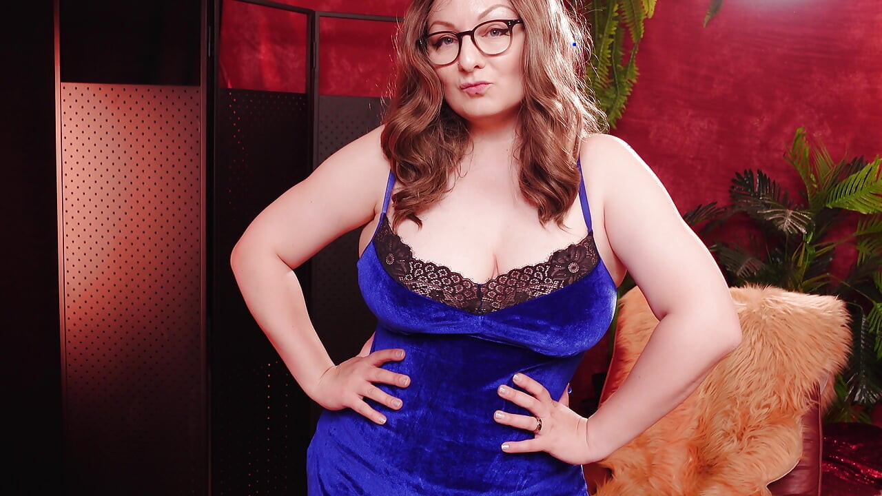 Try on Haul: Blue Velvet Dress! Curvy Fashion, MILF Next Door! Arya Grander