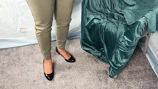 Mrs Mature Feet Strips From Everyday Clothing 416