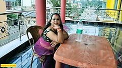 Bhabhi panas Bengali India berkongkek luar biasa di rumah saudara! Seks tegar