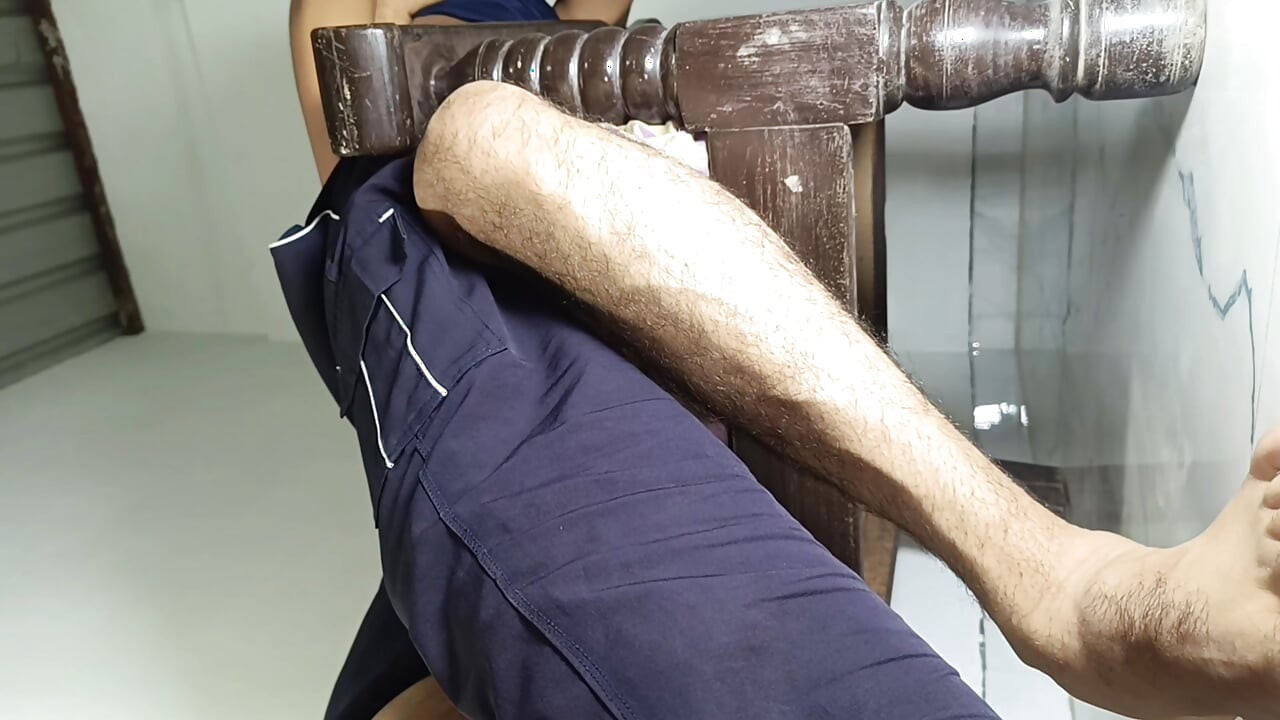 美麗印度女孩多次潮吹大量射精，痛苦性愛清晰淫語
