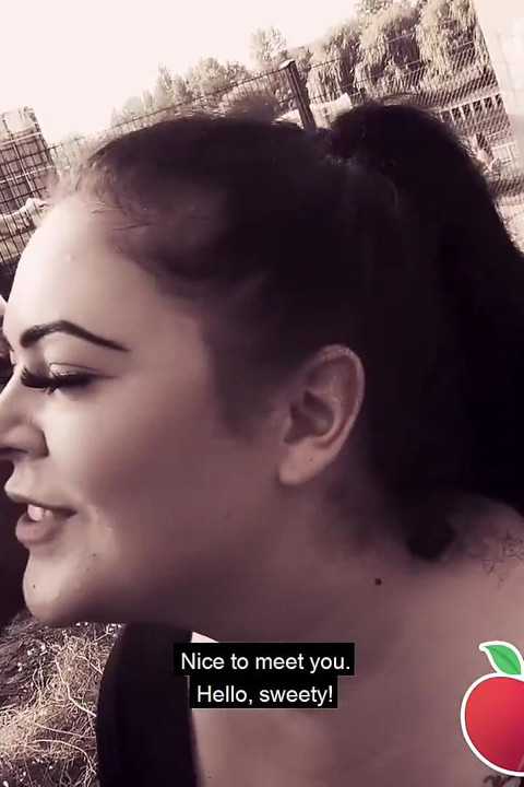 Baise sur l'autoroute ! Anastasiaxxx se fait baiser avec des voitures qui passent !
