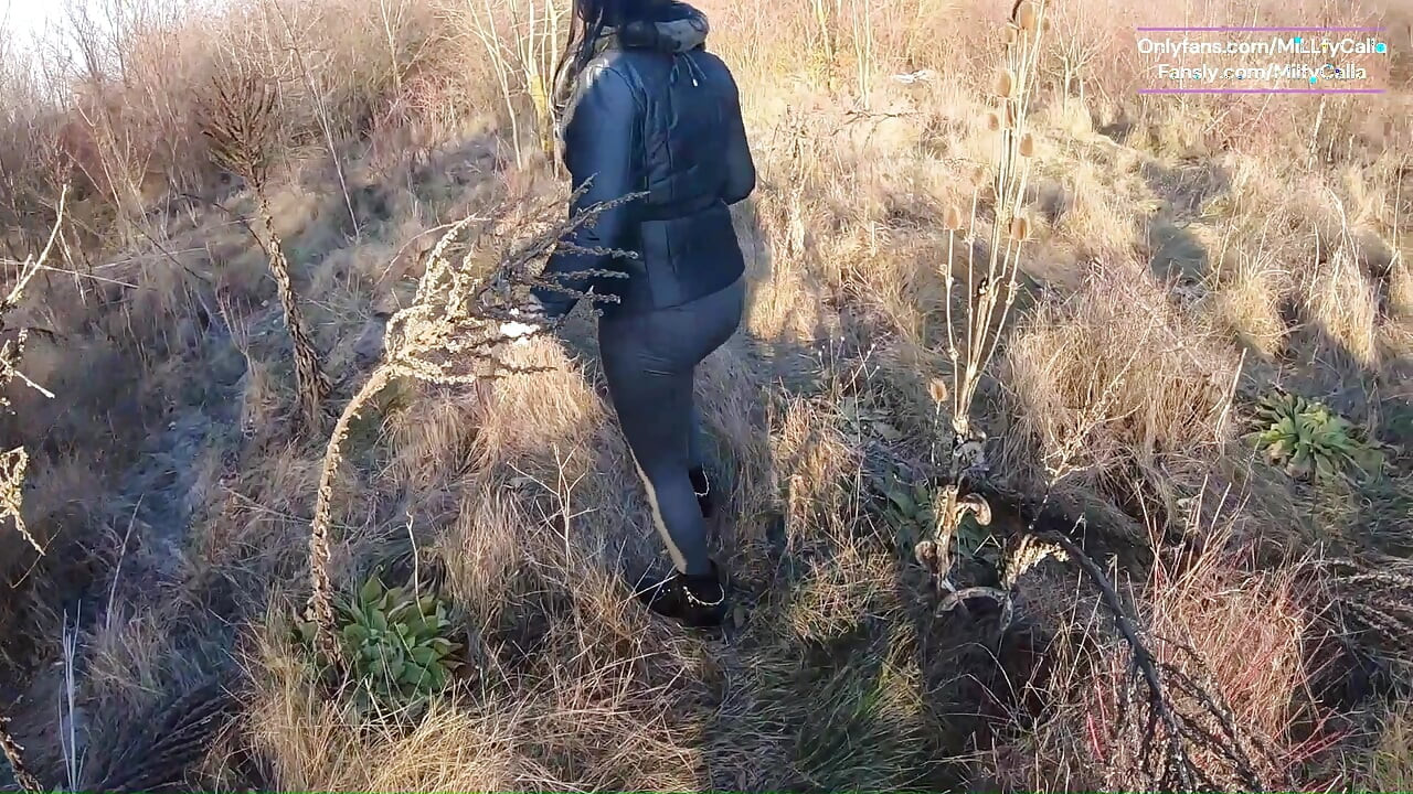 Романтическое соблазнение на кровати в видео от первого лица - одинокая милфа мечтает о медленной страсти