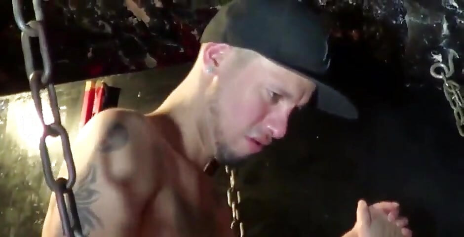 これが私の新しいセクシー、トップXXLに素手で犯された。トップのラテン系マウリッチオが私の穴に中出しし、セカンド・ディック、マリ I