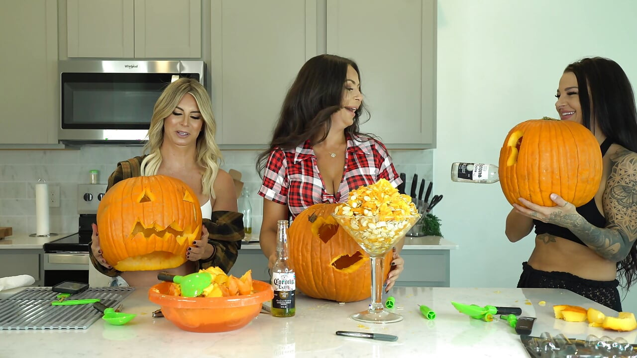 Kiki Mariah_970 Evelin Carve Pumpkin naken fotoshoot etter