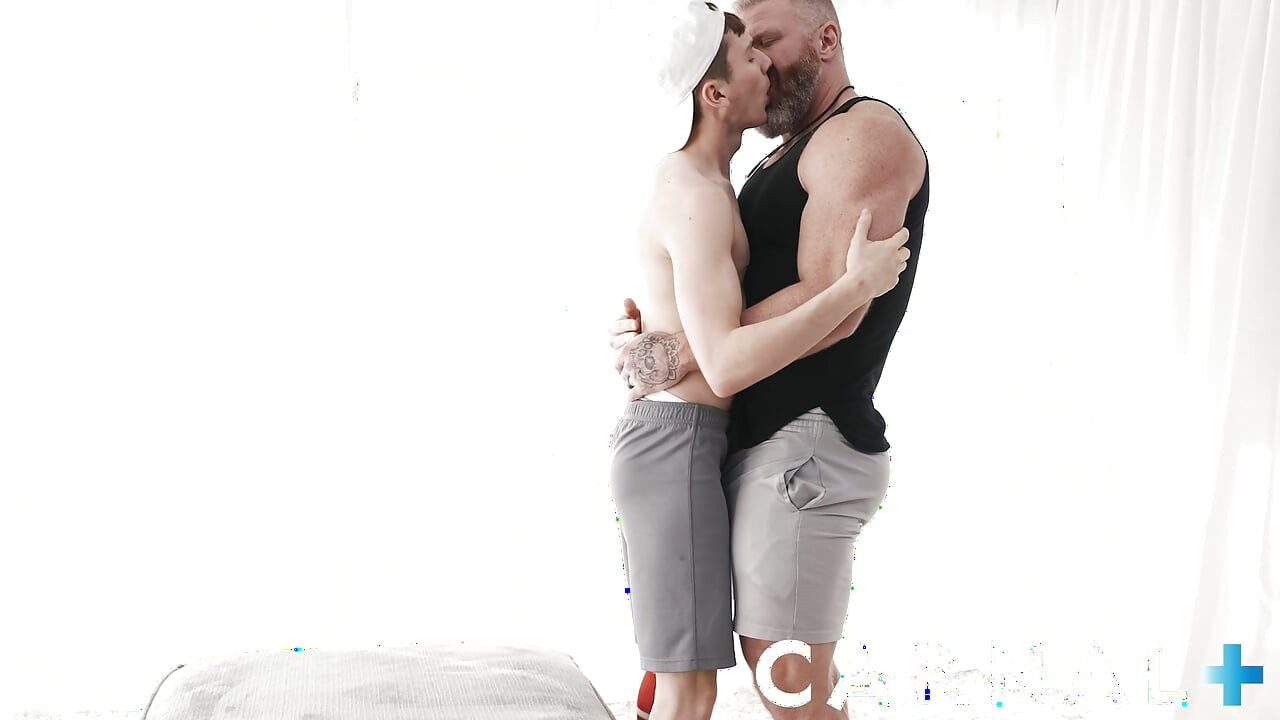 TwinkTop - Obješeni polarni medvjed Cain Marko dobiva bez kondoma od Tylera Tannera
