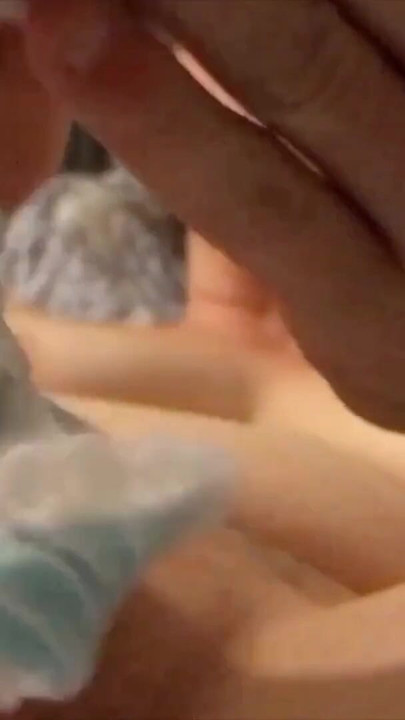 Moment palpitant de la "Futându-mi pizda cremoasă în chiloții mei pătați cu spermă"