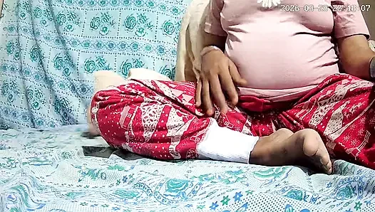 Hintli doktor ve hemşire evin minyon odasında seks yapıyor 2987