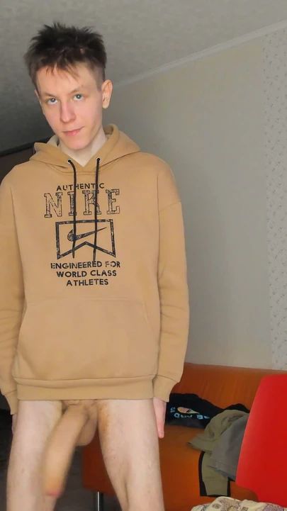 A szemtelen fiú megforgatja a vézna rudat a krémes cum doomért | Klip 1