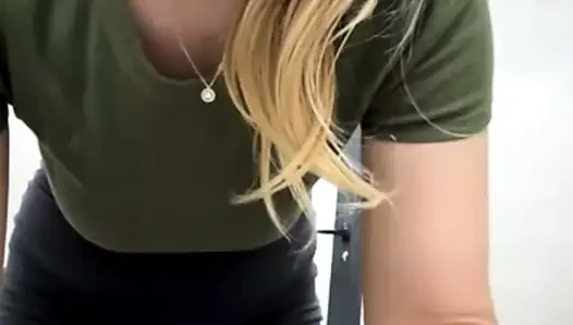 Fingering pussy in the gym jucielussie