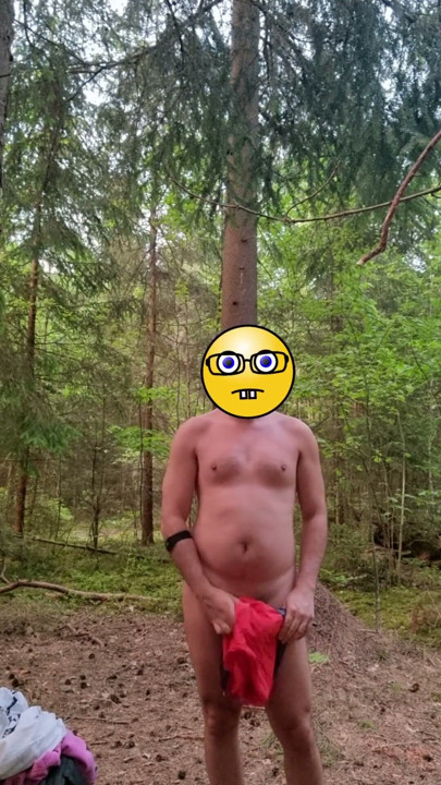 A quick striptease with a cumshot in the nature | Clip 1