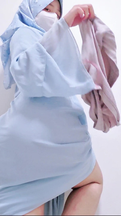 POV: Hijabi Girl With Big Ass Elegant Blue Abaya Tease. | Clip 1