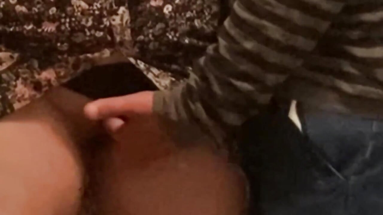 Pussy Flash - fremder fingert schlampe in der U-bahn