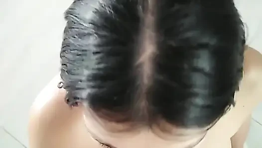 Schöne latina fickt hart, bis sie sperma auf titten bekommt