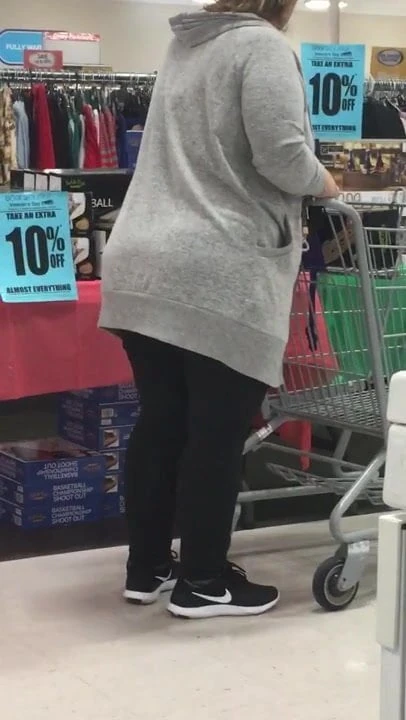 Femeie sexy cu cur bombat 4