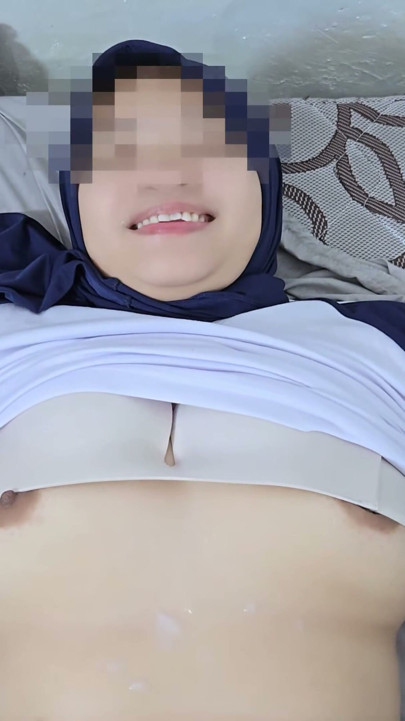 Asyanang naka-hijab na school girl na humihingi ng special exam sa PE teacher - minokiiko | Clip 3