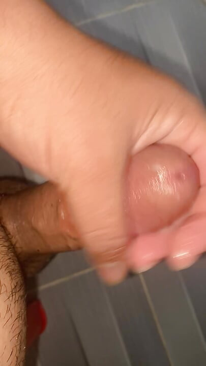 A daisy is in an erect state and it needs a butterfly to insert it so that it can be relieved as needed