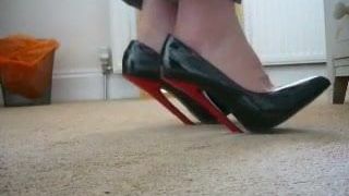 Bending 6 inch high heels Ellie pumps