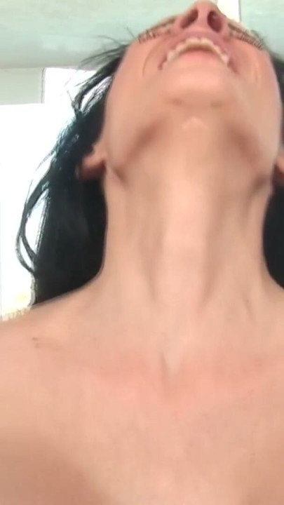 Cougar mit riesen Titten laesst den Baer nochmal schwitzen | Clip 3