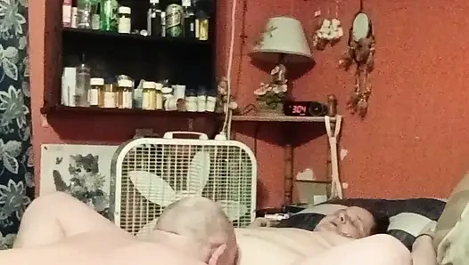 Er oral gibt mir oral, bis ich komme und macht weiter
