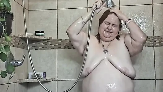 Vicki si suster cantik bahenol lagi asik muasin memeknya di kamar mandi!