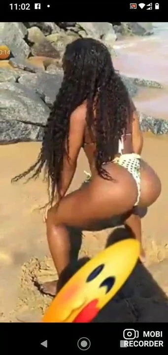 Safadas rebolando ao som do funk