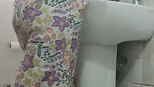 Kurasa aku agak sange saat mesra-mesraan di ruang tunggu.