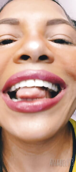 मेरे विशाल मुंह से याउनिंग