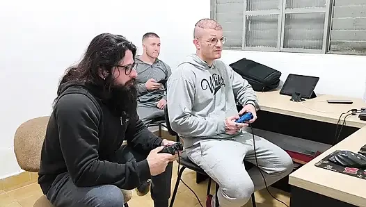 3 hetero çıplak oynuyor