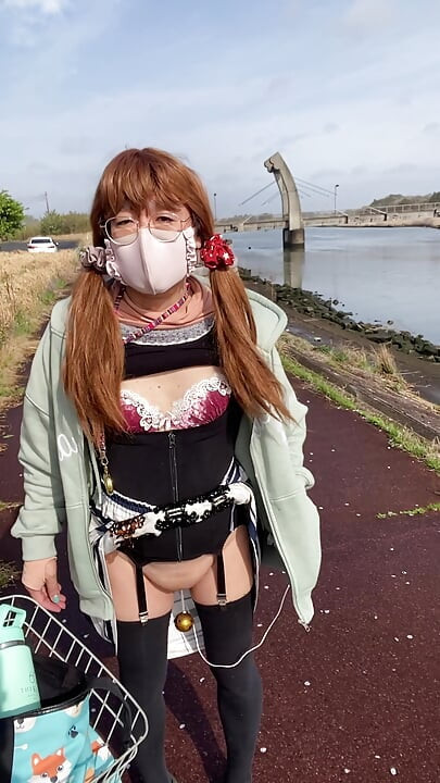 No185 Tucking Exposed On The Bank