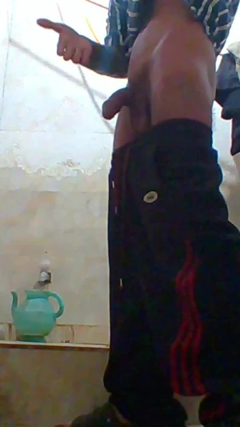 Must-see moment from "Pakistani boy in bathroom"