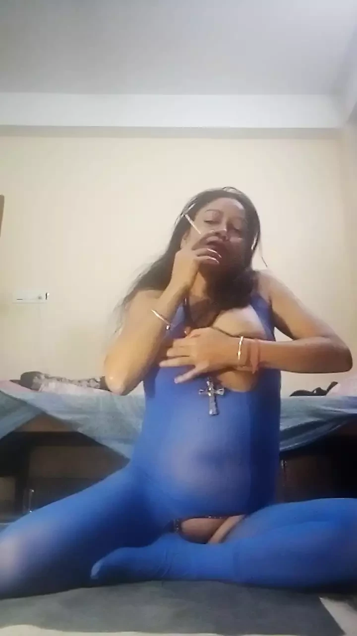 Indian desi hot bhabhi drink alcohol and smoke cigarette,hot pussy,boobs,nippal