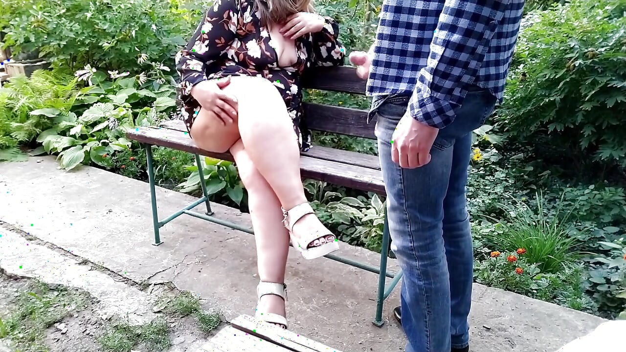 의붓아들이 새어머니의 맨다리에 사정했다