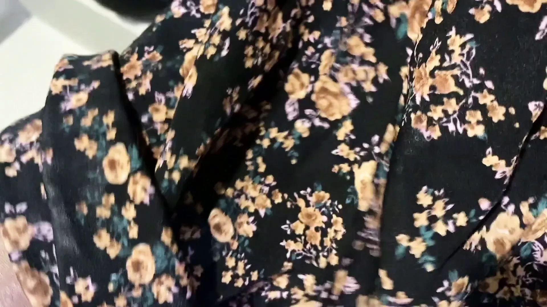 Crossdresser pissar och har spermiebomber med sig som spricker 3