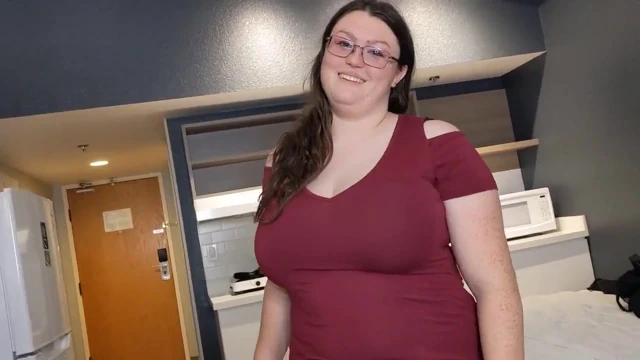 Nikki Busty Returns