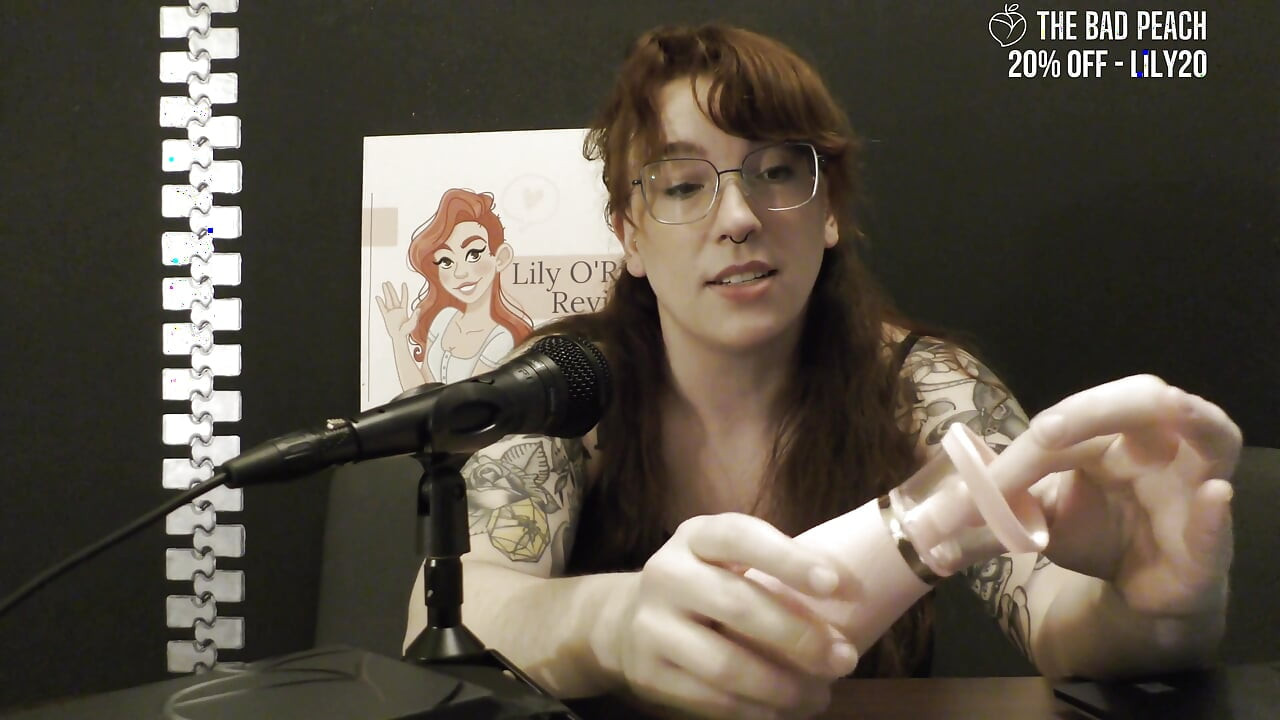 NSFW Review of the Honey Pistil Licking Vibrator From the Bad Peach
