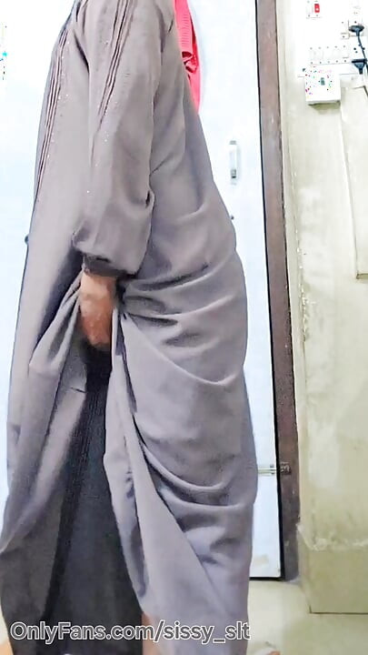 Hijabi muslim kinner hijda try to masturbate impotent penis