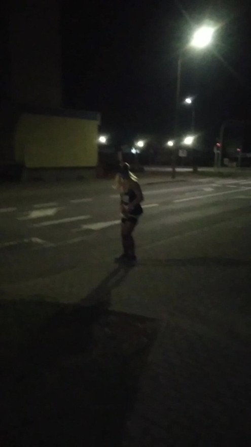 Teen sissy crossdresser night street walk flashing