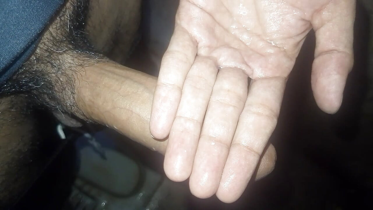 Pogledaj moj kurac prvi put, nadam se da ti se sviđa.