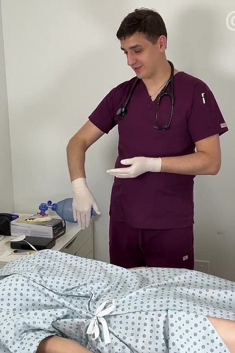 Trình diễn CPR với Dr. Canada và Y tá Bunny