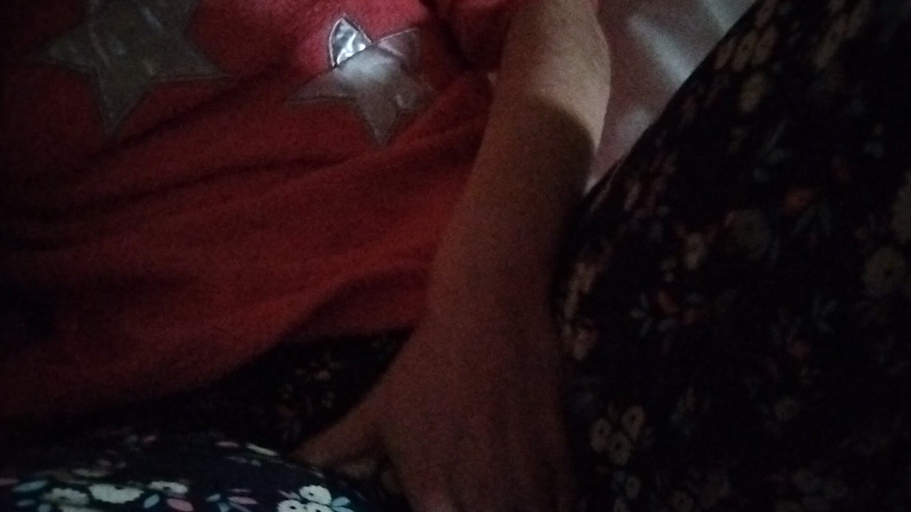 Mă ud atingându-mă fără să însemne să...
