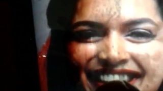Brutales Spucken und Cumm für Deepika Padukune